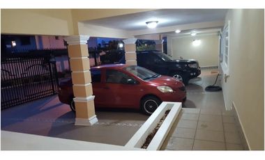 Casa en venta en Altos de Miraflores
