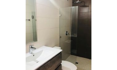 SE ALQUILA CASA EN GOLF GARDENS LINEA BLANCA