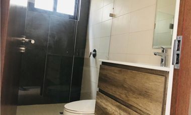 SE ALQUILA CASA EN GOLF GARDENS LINEA BLANCA