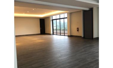 SE ALQUILA CASA EN GOLF GARDENS LINEA BLANCA