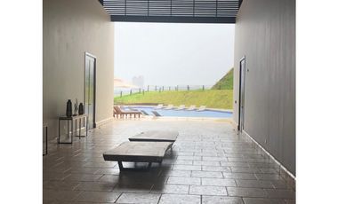 SE ALQUILA CASA EN GOLF GARDENS LINEA BLANCA