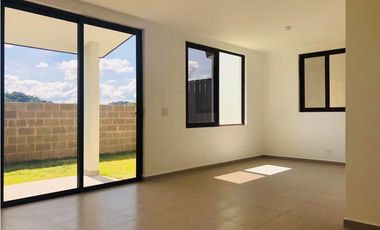 SE ALQUILA CASA EN GOLF GARDENS LINEA BLANCA