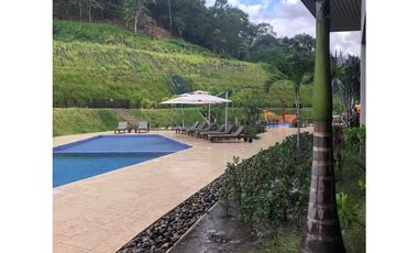 SE ALQUILA CASA EN GOLF GARDENS LINEA BLANCA