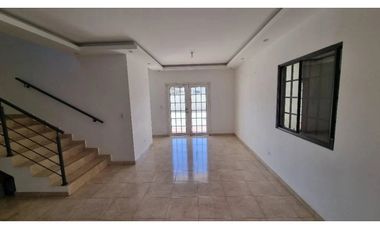 Se Vende Casa en PH Vistas del Lago B/.205,000!!!