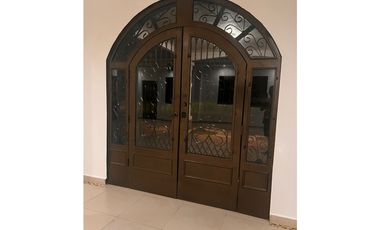 VENTA CASA CON DISPONIBILIDAD ALQUILER ALBROOK  CURUNDU