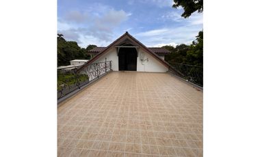 VENTA CASA CON DISPONIBILIDAD ALQUILER ALBROOK  CURUNDU