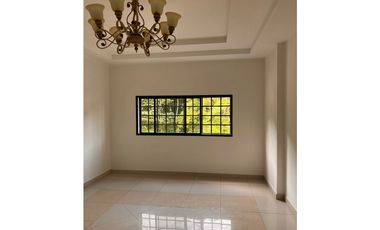 VENTA CASA CON DISPONIBILIDAD ALQUILER ALBROOK  CURUNDU