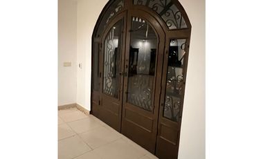 VENTA CASA CON DISPONIBILIDAD ALQUILER ALBROOK  CURUNDU