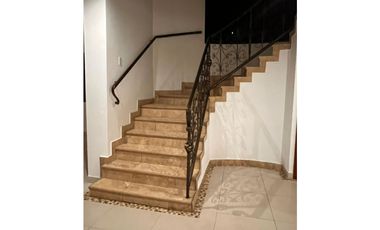 VENTA CASA CON DISPONIBILIDAD ALQUILER ALBROOK  CURUNDU