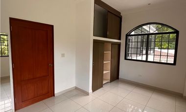 VENTA CASA CON DISPONIBILIDAD ALQUILER ALBROOK  CURUNDU
