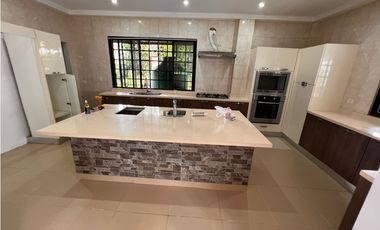 VENTA CASA CON DISPONIBILIDAD ALQUILER ALBROOK  CURUNDU