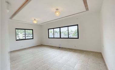 Venta casa en Costa del Este PH Paseo del parque 