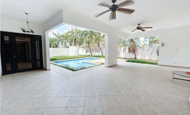 Venta casa en Costa del Este PH Paseo del parque 