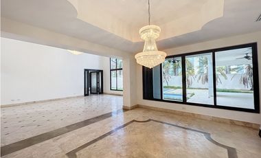 Venta casa en Costa del Este PH Paseo del parque 