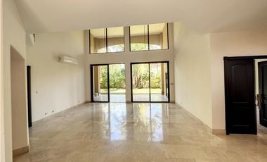 Venta casa en Costa del Este PH Paseo del parque 