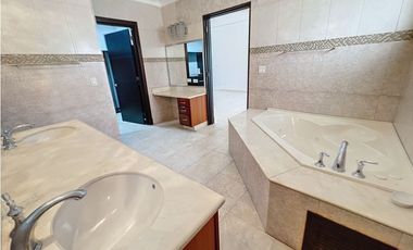 Venta casa en Costa del Este PH Paseo del parque 