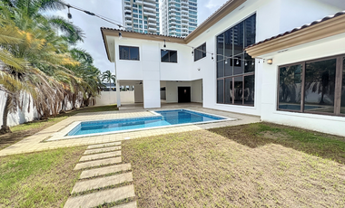 Venta casa en Costa del Este PH Paseo del parque 