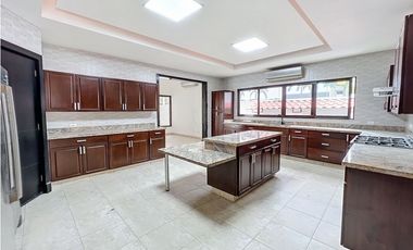 Venta casa en Costa del Este PH Paseo del parque 