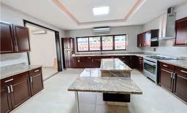 Venta casa en Costa del Este PH Paseo del parque 