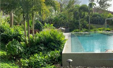 CASA. Clayton. Exclusividad y Confort inmerso en la Naturaleza