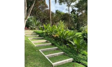 CASA. Clayton. Exclusividad y Confort inmerso en la Naturaleza
