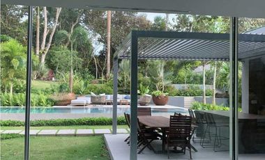 CASA. Clayton. Exclusividad y Confort inmerso en la Naturaleza