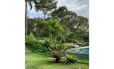 CASA. Clayton. Exclusividad y Confort inmerso en la Naturaleza