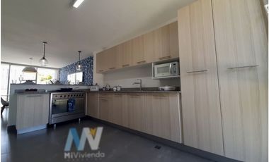 SE VENDE MODERNA CASA DE PLAYA