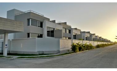 COSTA SUR - VENTA DE LUJOSAS CASAS 3 NIVELES