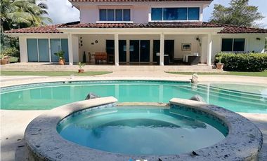 Venta de Espectacular Casa en el Golf de Coronado