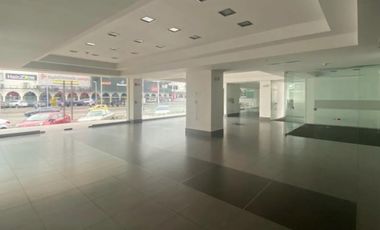 Via España, 2,300m2 mas 775m2  azotea, 3 plantas suelo RM3C2