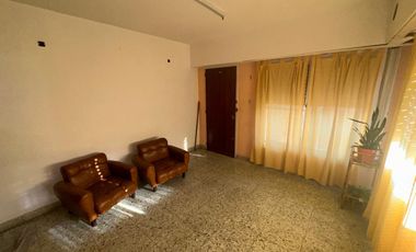 Casa en Venta con Excelente Lote!!! Alberto Grande 151, Luís Guillón.-