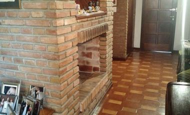 Venta casa cuatro dormitorios piscina fondo libre