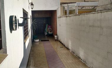 Venta casa cuatro dormitorios piscina fondo libre
