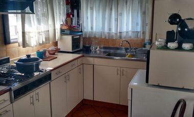 Venta casa cuatro dormitorios piscina fondo libre