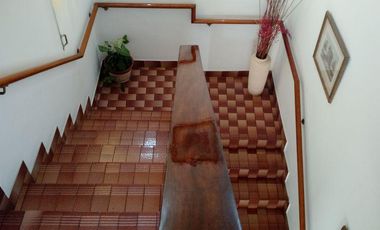 Venta casa cuatro dormitorios piscina fondo libre
