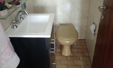 Venta casa cuatro dormitorios piscina fondo libre