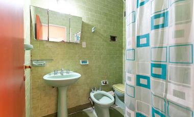Local a la calle con galpón y departamento a la venta en Pilar centro