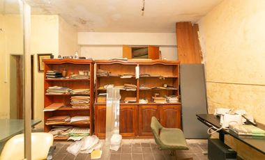 Local a la calle con galpón y departamento a la venta en Pilar centro