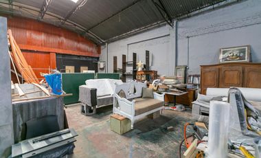 Local a la calle con galpón y departamento a la venta en Pilar centro