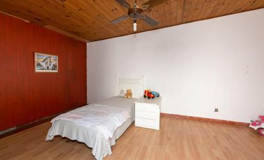 Local a la calle con galpón y departamento a la venta en Pilar centro