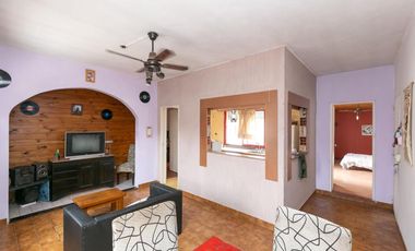 Local a la calle con galpón y departamento a la venta en Pilar centro