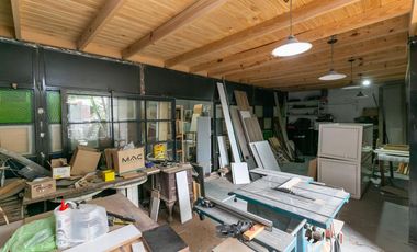 Local a la calle con galpón y departamento a la venta en Pilar centro