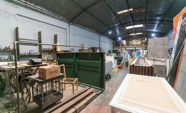 Local a la calle con galpón y departamento a la venta en Pilar centro