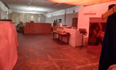 Local a la calle con galpón y departamento a la venta en Pilar centro