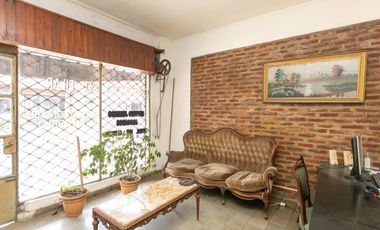 Local a la calle con galpón y departamento a la venta en Pilar centro
