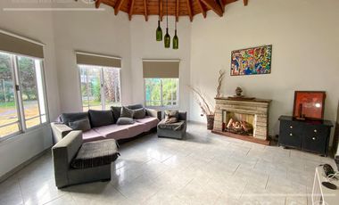 Casa en venta en una planta en Barrio El Carmencito, Guillermo E Hudson, apta crédito.-