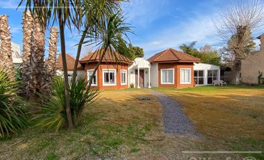 Casa en venta en una planta en Barrio El Carmencito, Guillermo E Hudson, apta crédito.-