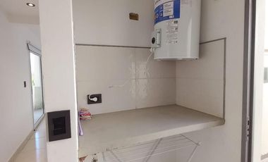 Excelente departamento 3 ambientes al frente Sarmiento y Newbery!!