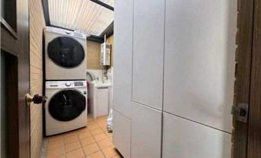 VENDO CASA ESQUINERA CON BAÑO EN CADA HABITACION  EN CAJICA
